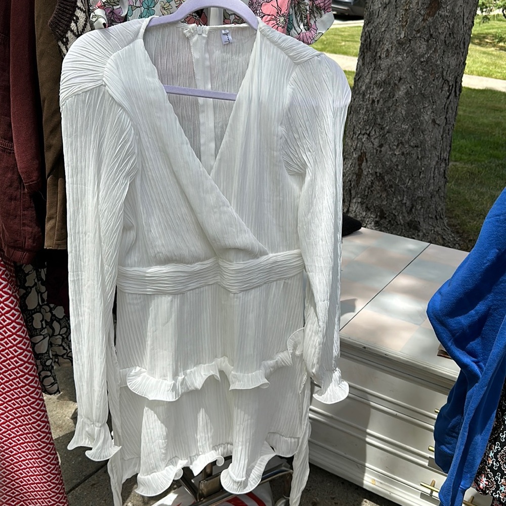 WHITE FLOWY TIE DRESS